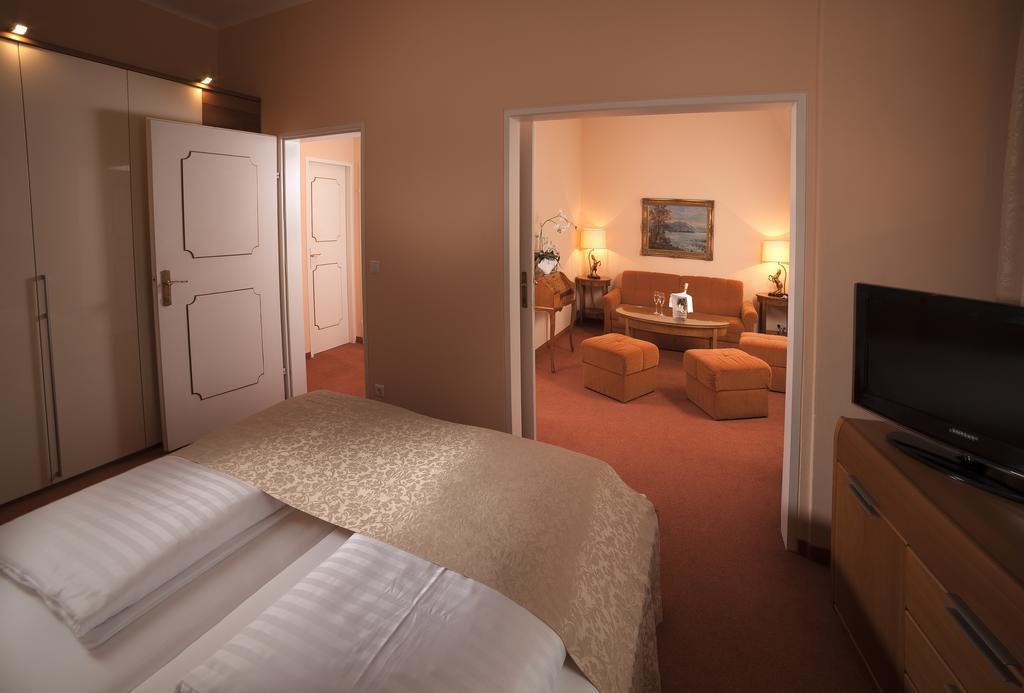Hotel Vier Jahreszeiten ซาลซ์บูร์ก ภายนอก รูปภาพ