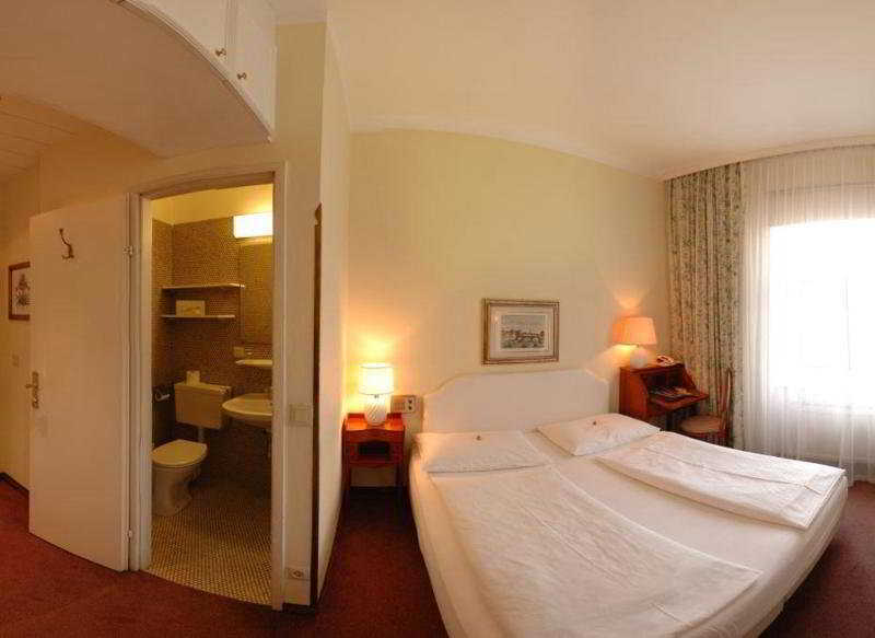 Hotel Vier Jahreszeiten ซาลซ์บูร์ก ภายนอก รูปภาพ