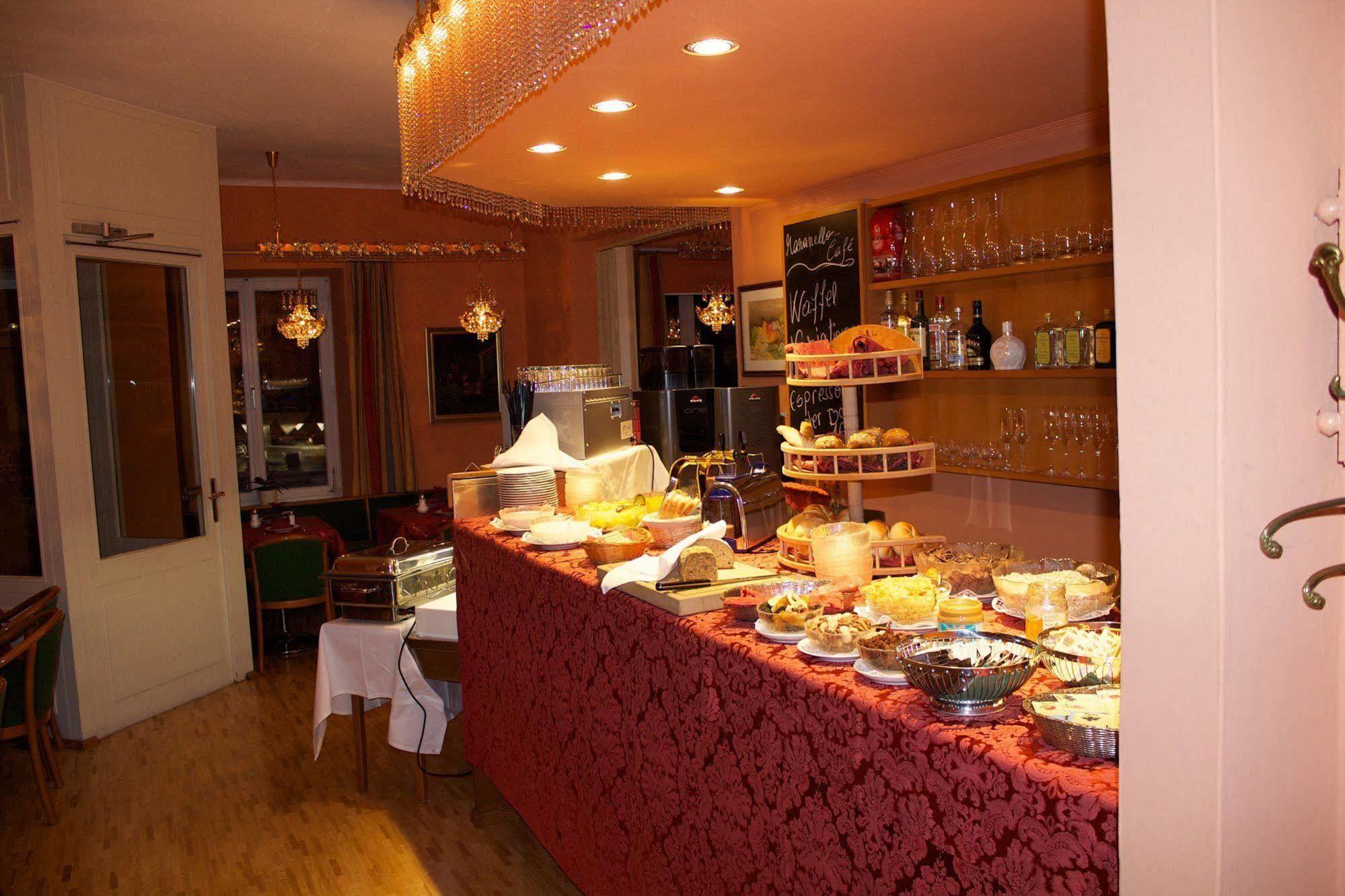 Hotel Vier Jahreszeiten ซาลซ์บูร์ก ภายนอก รูปภาพ