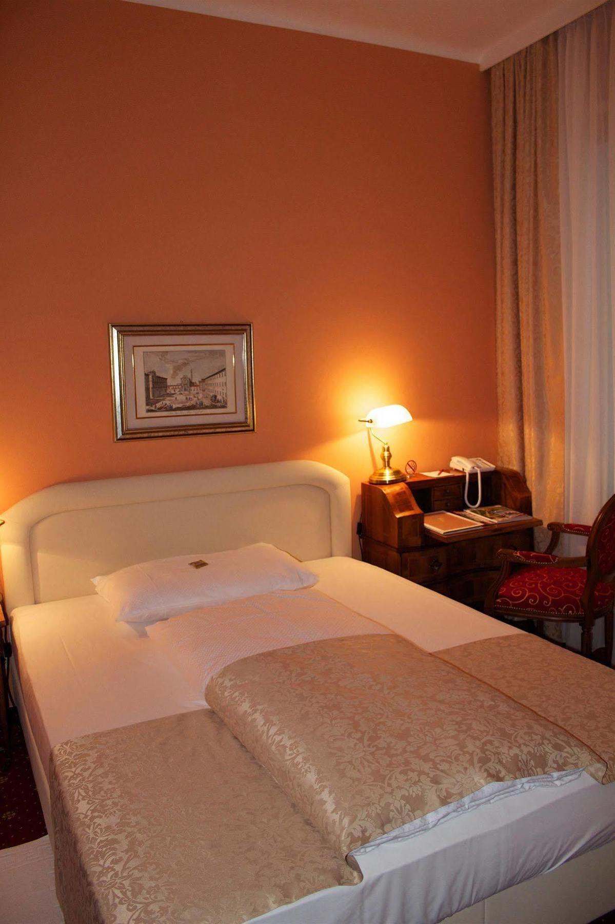 Hotel Vier Jahreszeiten ซาลซ์บูร์ก ภายนอก รูปภาพ