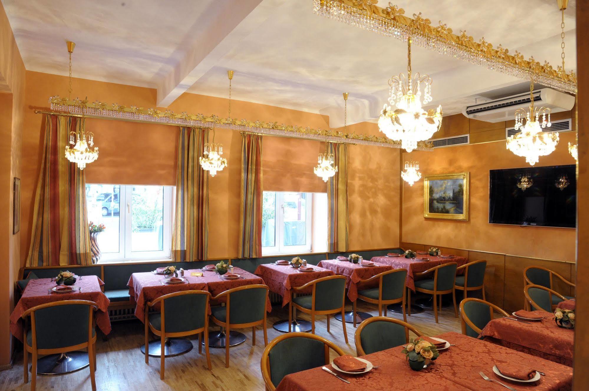 Hotel Vier Jahreszeiten ซาลซ์บูร์ก ภายนอก รูปภาพ