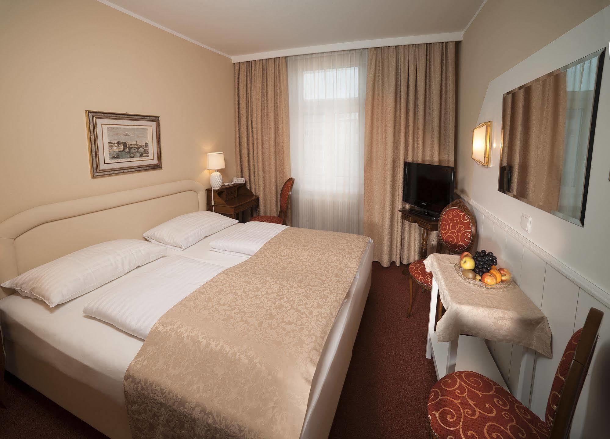 Hotel Vier Jahreszeiten ซาลซ์บูร์ก ภายนอก รูปภาพ