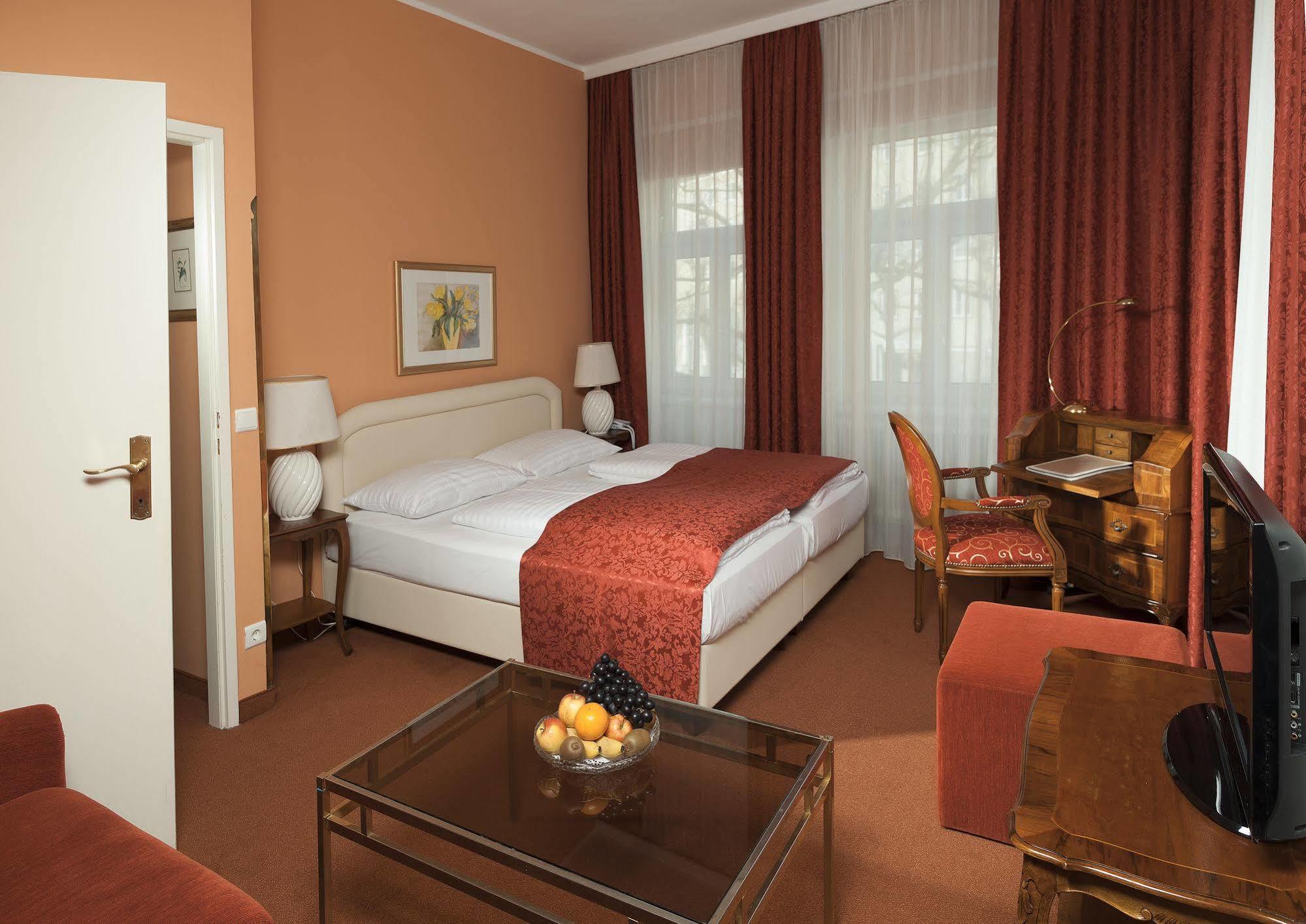 Hotel Vier Jahreszeiten ซาลซ์บูร์ก ภายนอก รูปภาพ