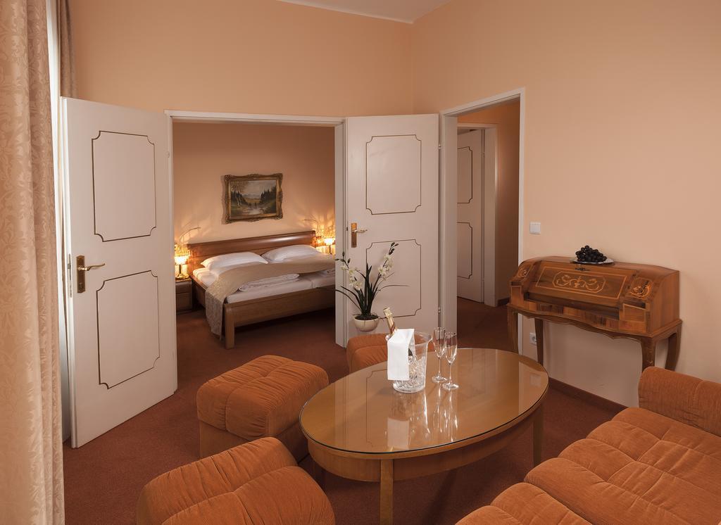 Hotel Vier Jahreszeiten ซาลซ์บูร์ก ภายนอก รูปภาพ